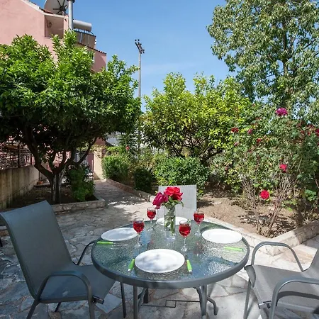 Irini And Apartament