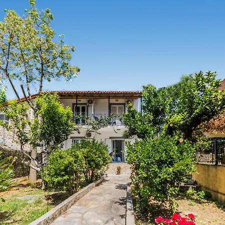 Irini And Apartment Agios Gordios (Corfu)