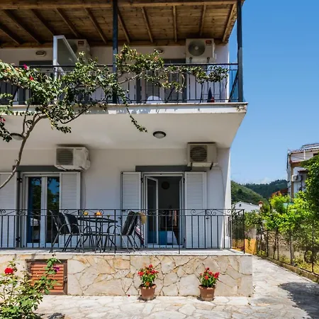 Apartment Irini And *