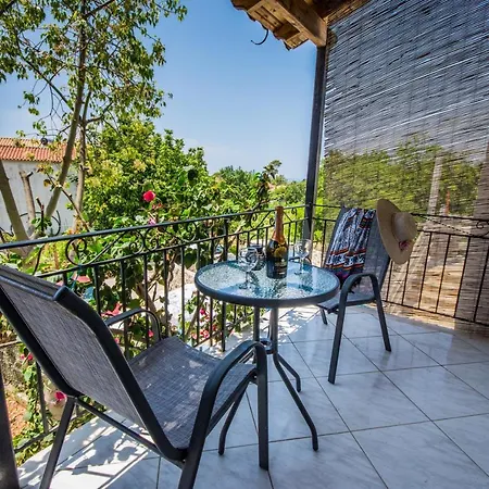 Irini And Apartment Agios Gordios (Corfu)